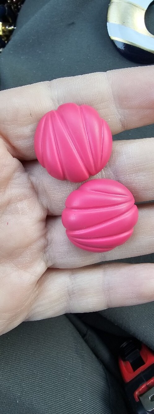 Vintage 1980s Hot Pink Grooved Plastic Statement Earrings